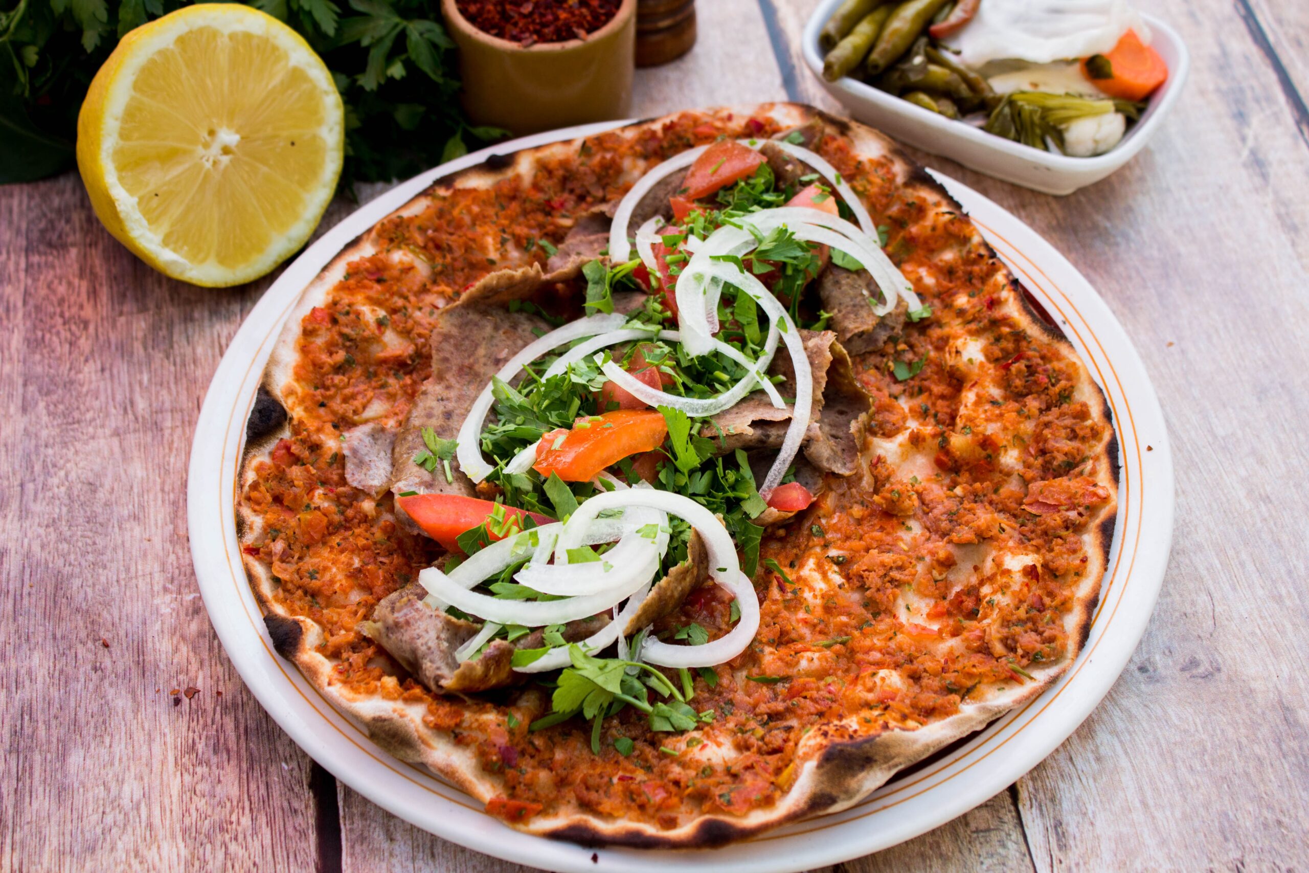 Lahmacun Arası Döner